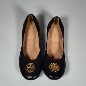 Tory Burch Caroline ballet flat in black leather with gold logo 7.5